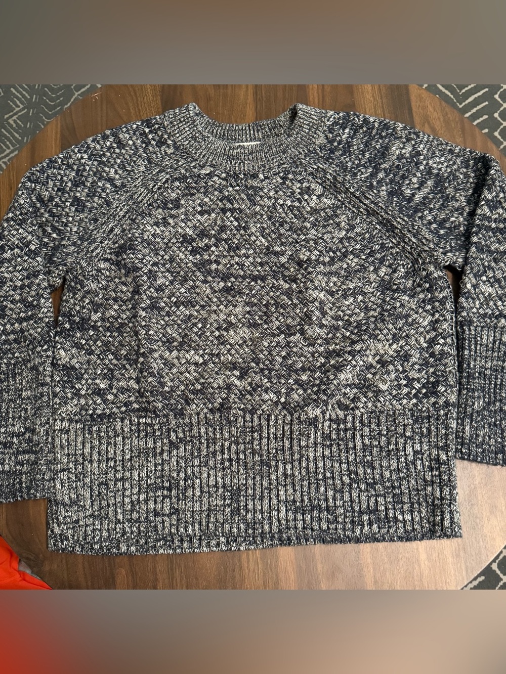 Universal thread sweater